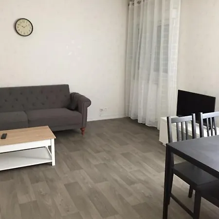 Logement Dans Pour 4 Voyageurs 아파트 랭스
