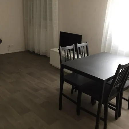 Logement Dans Pour 4 Voyageurs * 랭스