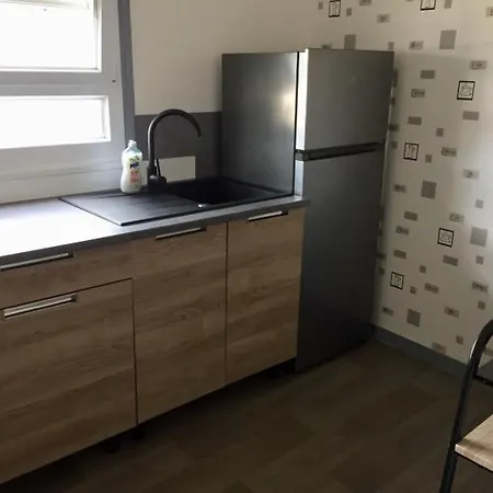 Logement Dans Pour 4 Voyageurs 랭스